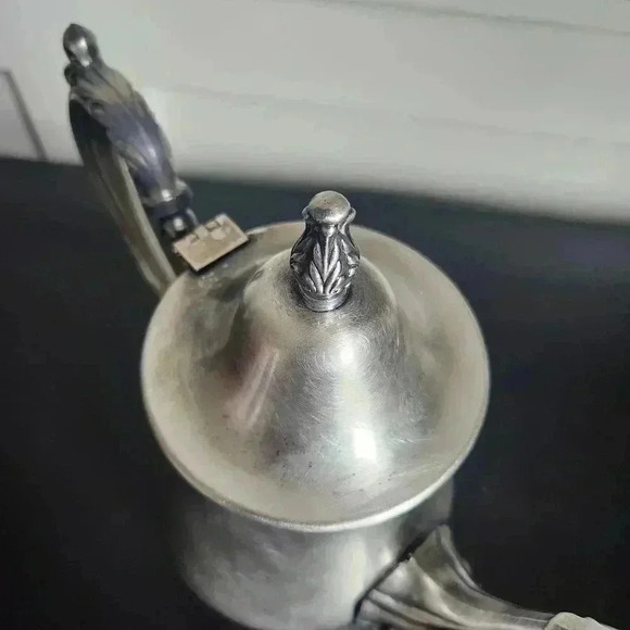Oneida USA Silver Plated Ornate Footed Coffee Teapot - Picture 3 of 6